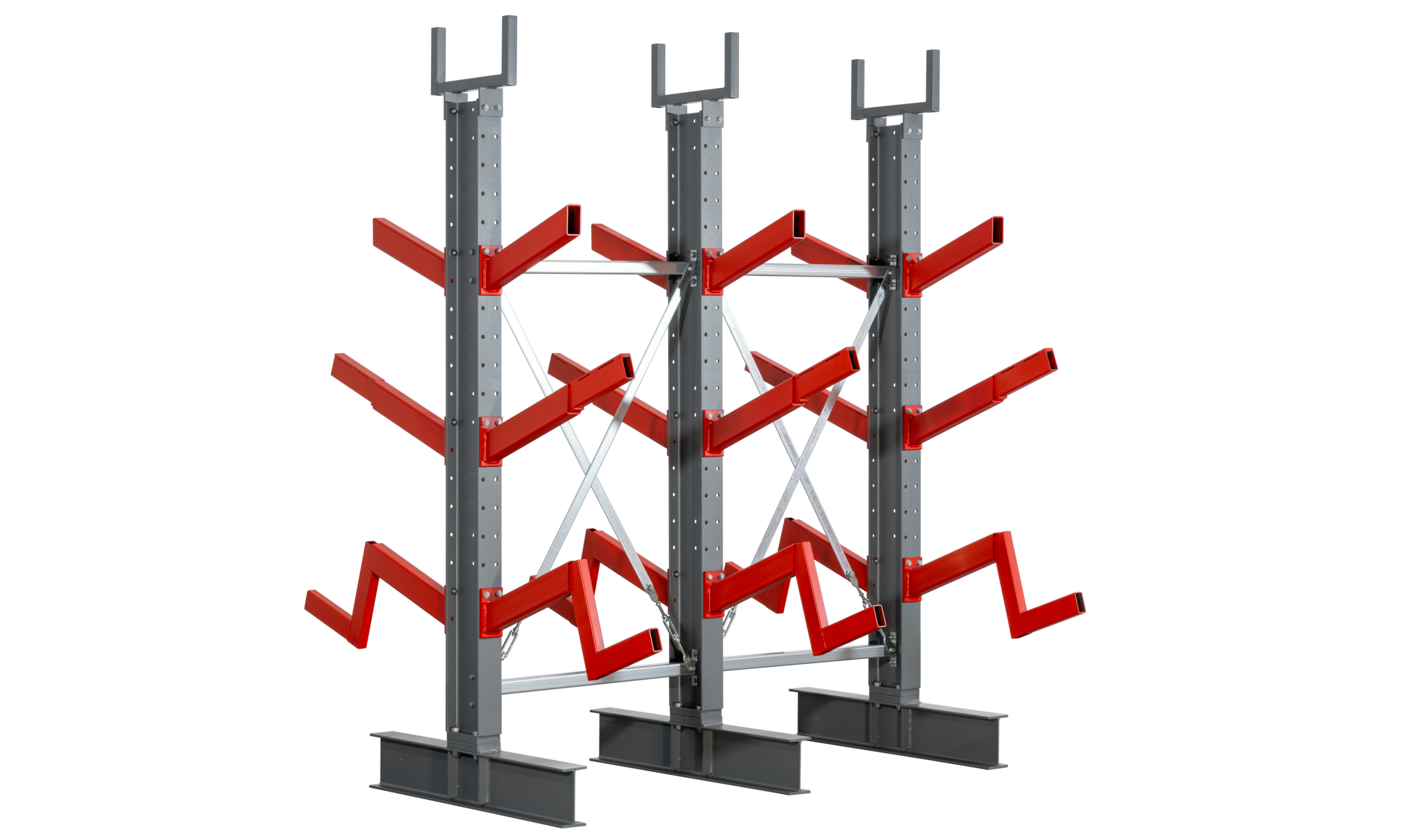 Schrägarmregal von RAECKS zur schrägen Lagerung von Platten, Profilen oder Langgut im Lager vor weißem Hintergrund